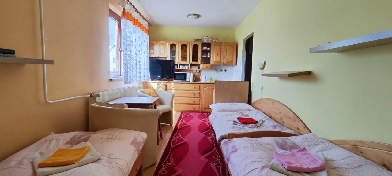 Homestay Machom Oscadnica Exterior photo