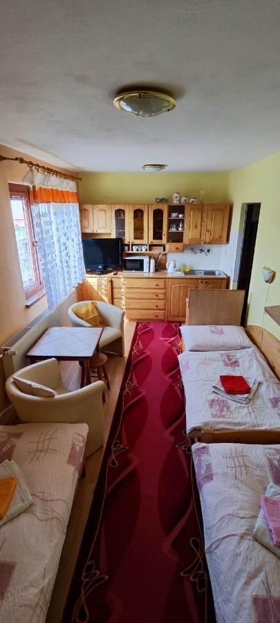 Homestay Machom Oscadnica Exterior photo
